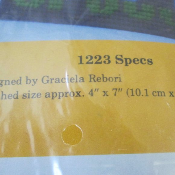 NIP Rainbow Hard Plastic Canvas LGBTQ Craft Kit Eyeglasses - Picture 5 of 7